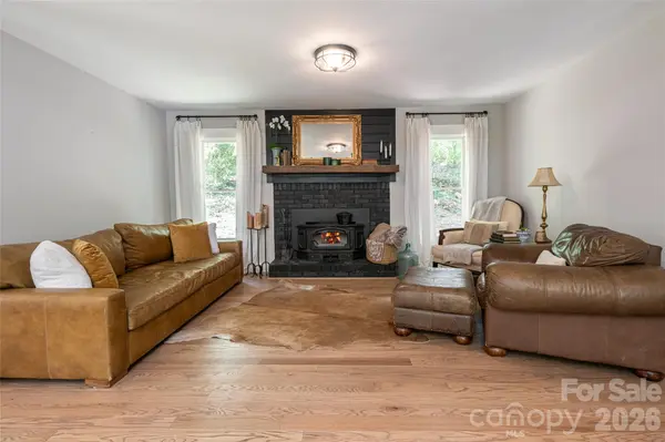 360 Pinners Cove RD, Asheville, NC 28803