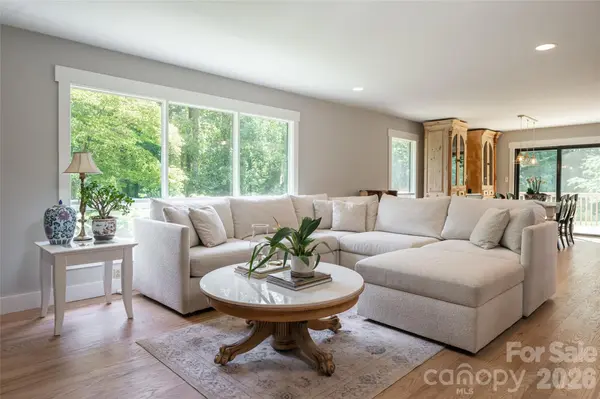 360 Pinners Cove RD, Asheville, NC 28803