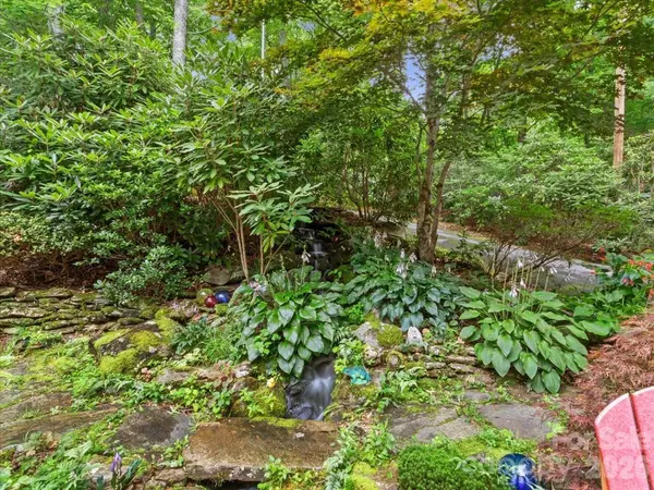 30 Kalmia CV, Burnsville, NC 28714