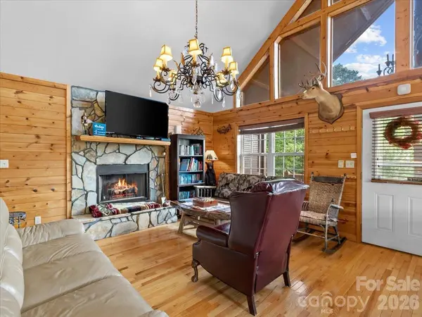 49 Pinnacle RD, Burnsville, NC 28714