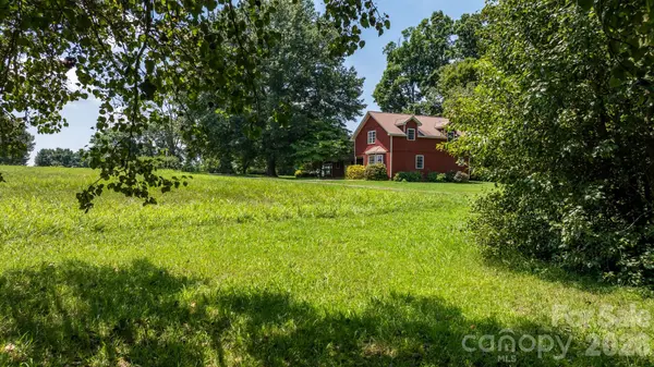 2097 Hermit TRL, Newton, NC 28658