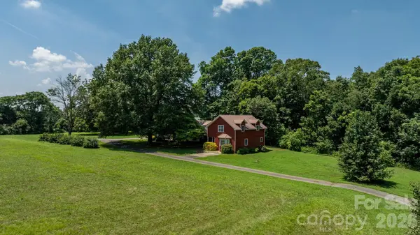 2097 Hermit TRL, Newton, NC 28658