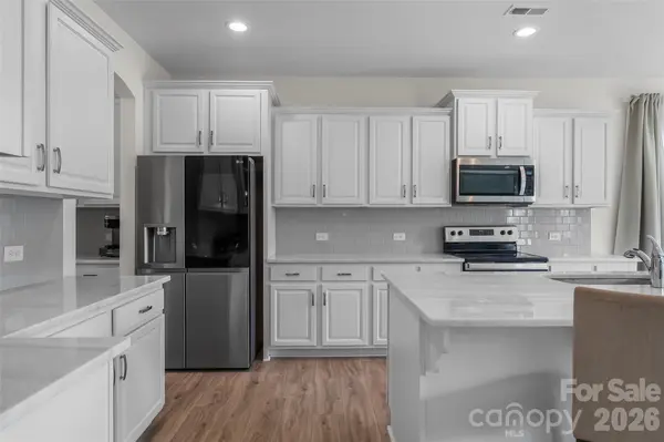 112 Divot LN, Statesville, NC 28677