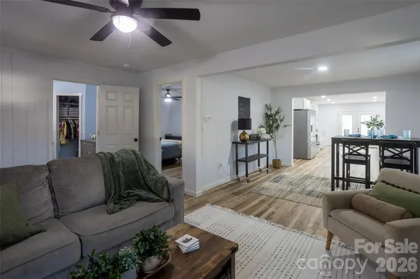 44 LR Smith AVE, Hendersonville, NC 28791