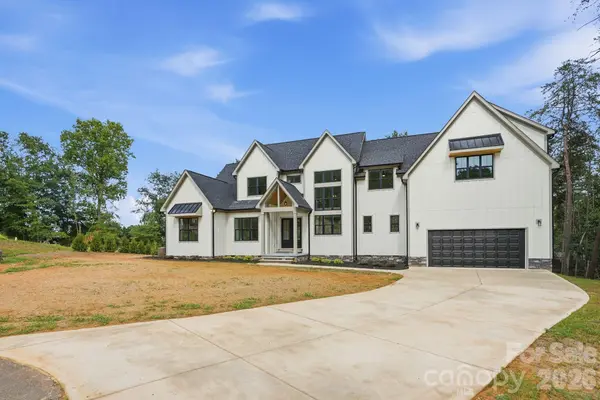 301 Spanish Oak LN, Gastonia, NC 28056