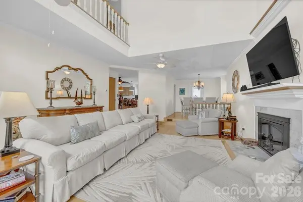 203 Norton ST, Oak Island, NC 28465