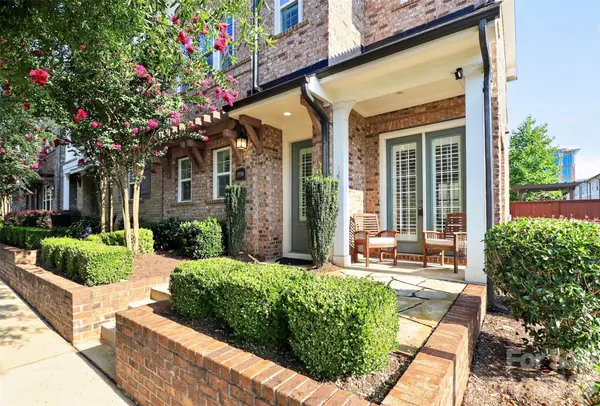 8910 Matthews Farm LN, Charlotte, NC 28277