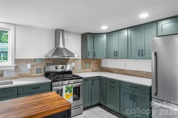 141 Silversteen DR, Brevard, NC 28712