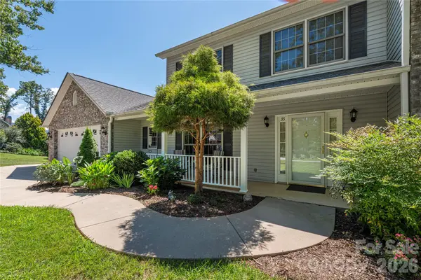 35 Forest Knoll DR, Weaverville, NC 28787