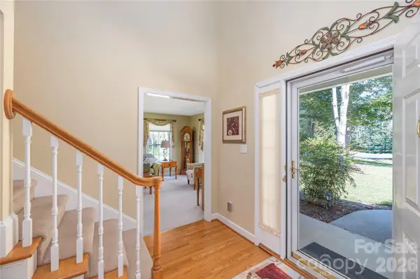 35 Forest Knoll DR, Weaverville, NC 28787