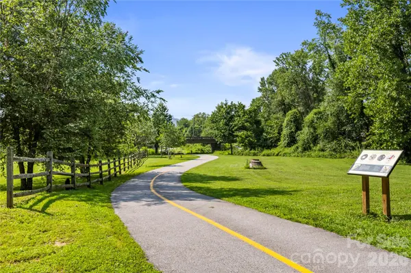 12 S Martha Kate DR #21, Hendersonville, NC 28792