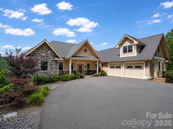 930 Big Raven LN, Saluda, NC 28773