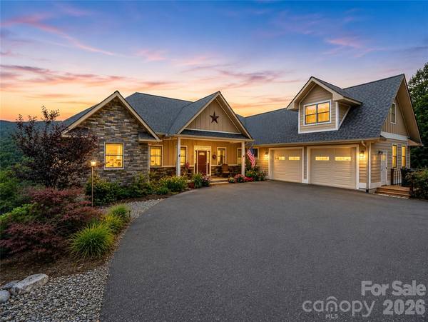 930 Big Raven LN, Saluda, NC 28773