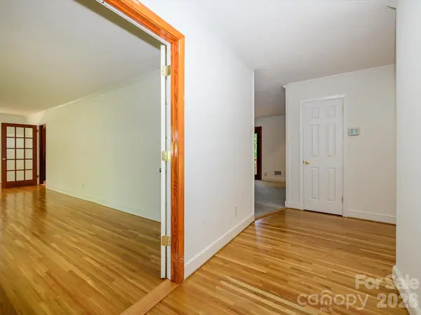 688 Grandview DR NE, Concord, NC 28025