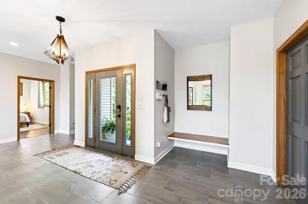 9 Bees Mountain DR, Asheville, NC 28804