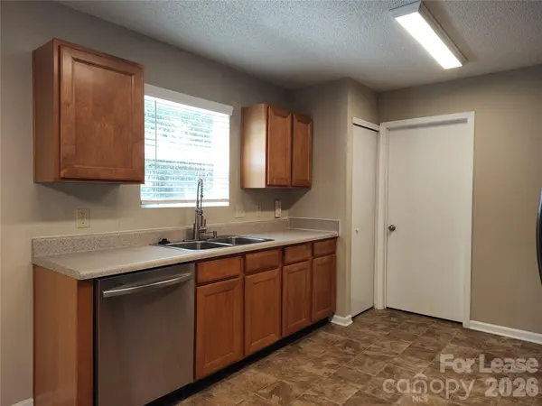 2038 Dunsmore LN, Waxhaw, NC 28173