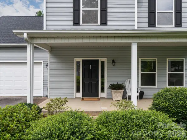 23 Scottish CIR, Asheville, NC 28803