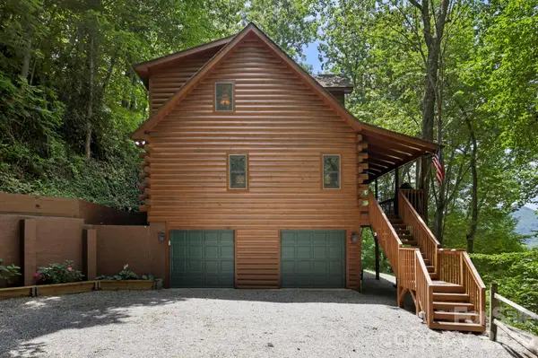 394 Hickory DR, Waynesville, NC 28786