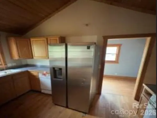 96 Meadowlark LN, Sapphire, NC 28774
