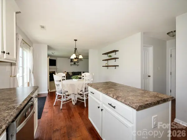11819 Paver LN, Midland, NC 28107