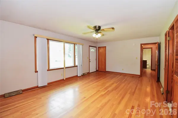 605 S Buena Vista DR, Hendersonville, NC 28792