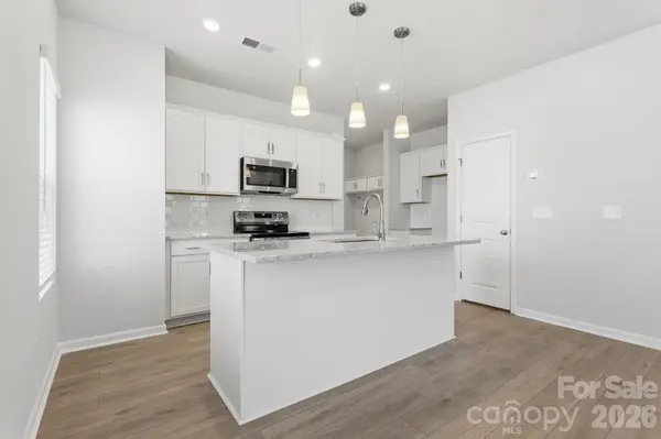 4624 Lakeview RD, Charlotte, NC 28216