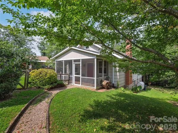 73 Fair Oaks RD, Arden, NC 28704