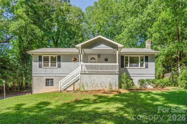 33 Baker DR, Asheville, NC 28806