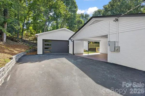 8033 Ritter DR, Charlotte, NC 28270