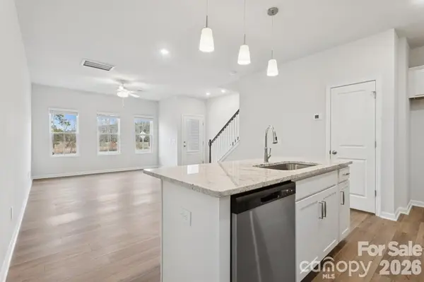 4628 Lakeview RD, Charlotte, NC 28216
