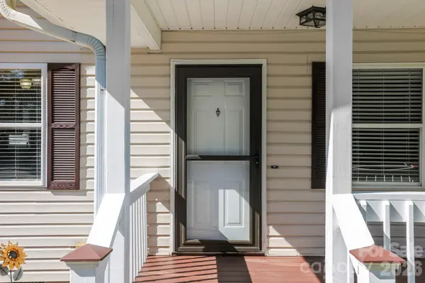 51 Kay Thomas DR, Hendersonville, NC 28792