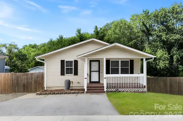 51 Kay Thomas DR, Hendersonville, NC 28792