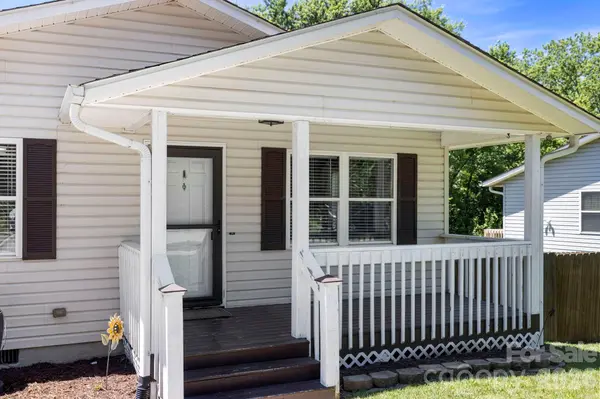 51 Kay Thomas DR, Hendersonville, NC 28792