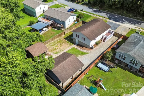 51 Kay Thomas DR, Hendersonville, NC 28792