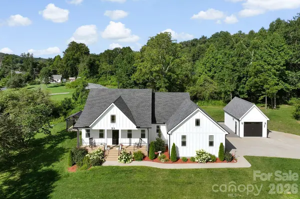 29 Banner Cottages LN, Mills River, NC 28759