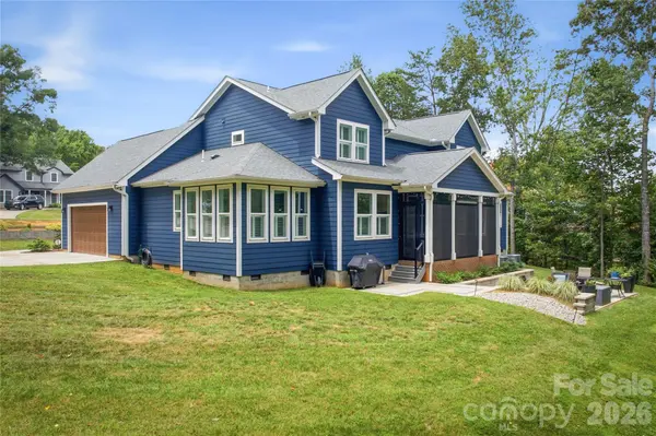 4820 Glen Hollow LN NE, Hickory, NC 28601
