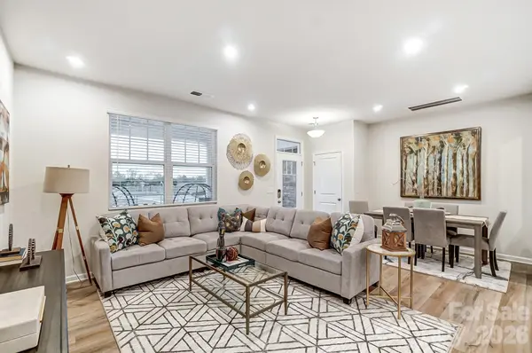 5217 Wyes Oak LN, Charlotte, NC 28269