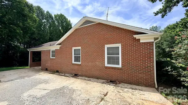 2808 28th ST NE, Hickory, NC 28601
