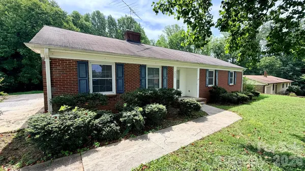 2808 28th ST NE, Hickory, NC 28601