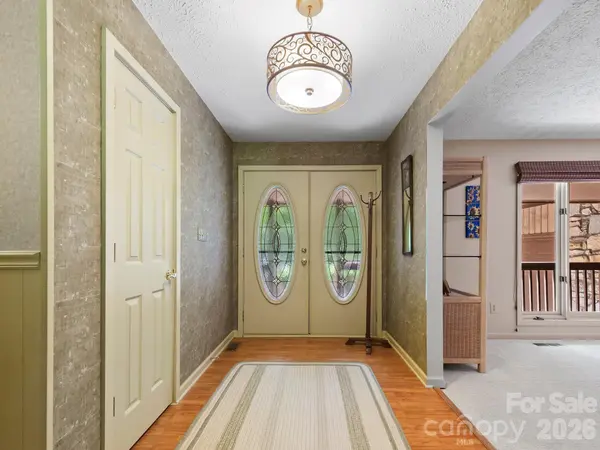 3 High Meadows DR, Candler, NC 28715