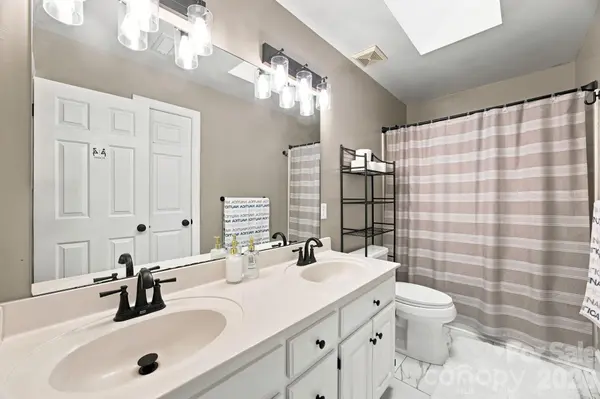 115 Valley Glen DR, Waxhaw, NC 28173