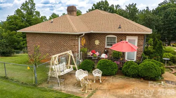 100 Oakridge DR, Morganton, NC 28655