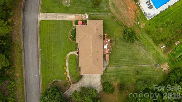 100 Oakridge DR, Morganton, NC 28655