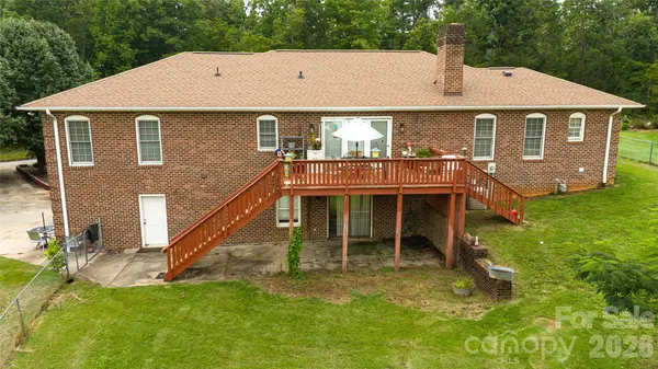 100 Oakridge DR, Morganton, NC 28655