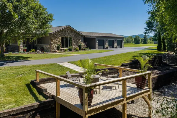 660 Pleasant Grove RD, Hendersonville, NC 28739