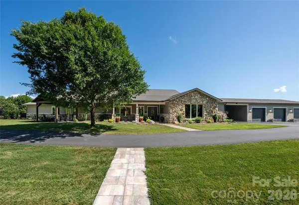 660 Pleasant Grove RD, Hendersonville, NC 28739