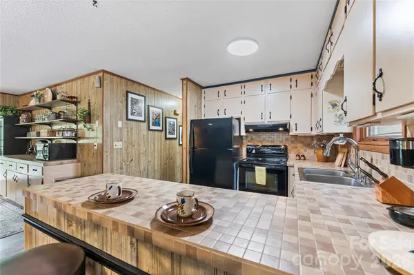 275 Knob Hill Estates RD, Sylva, NC 28779