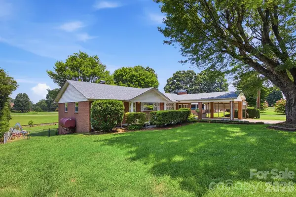 4110 Kendell PL, Hudson, NC 28638