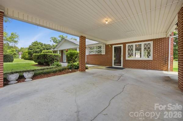 4110 Kendell PL, Hudson, NC 28638
