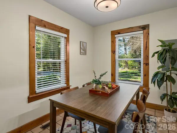 304 Old Haw Creek RD, Asheville, NC 28805